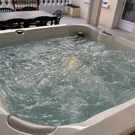 Les Berges Du Canal, Maison Avec Jacuzzi Nyaraló *