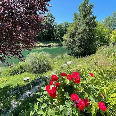 Les Berges Du Canal, Maison Avec Jacuzzi Hébergement de vacances Couvrot